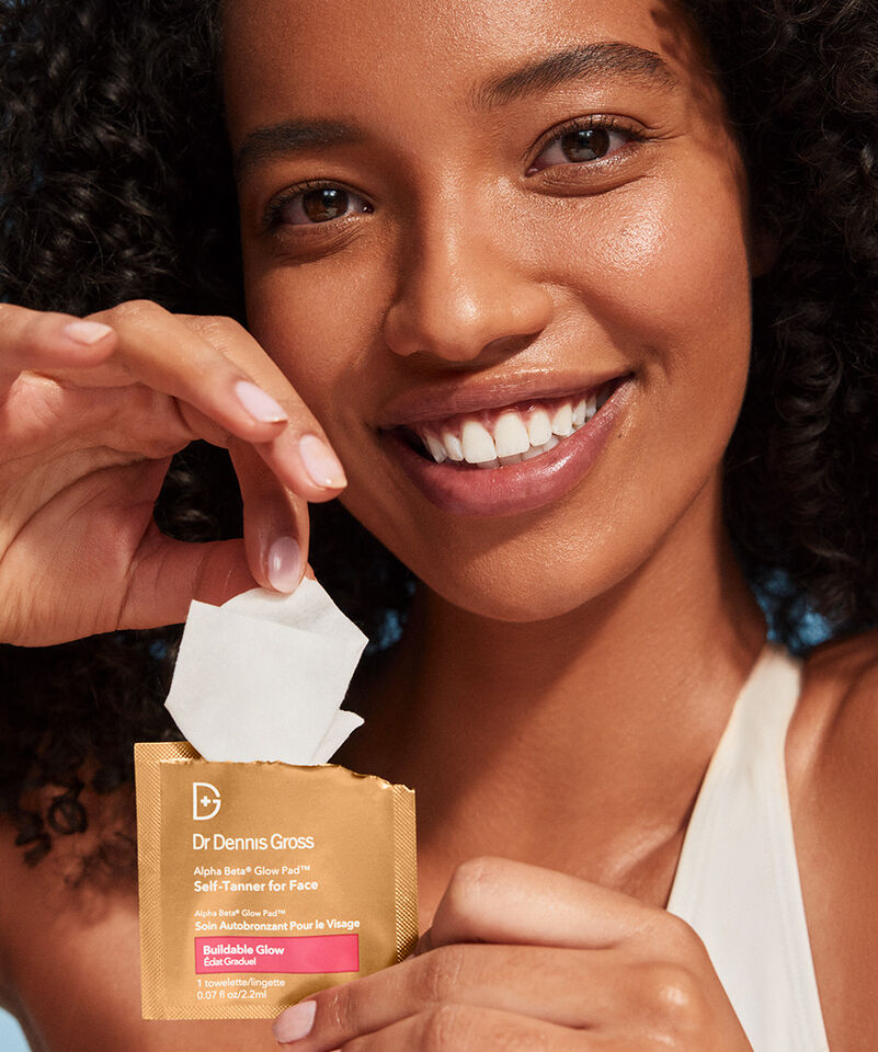 Glow Pad Self-Tanner for Face, Image 8 of 12