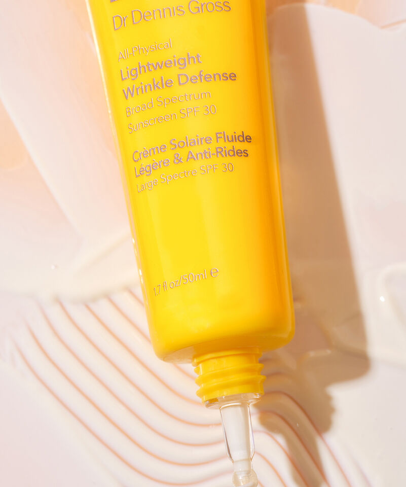 Lightweight Wrinkle Defense Broad Spectrum Sunscreen SPF 30, Image 2 of 7