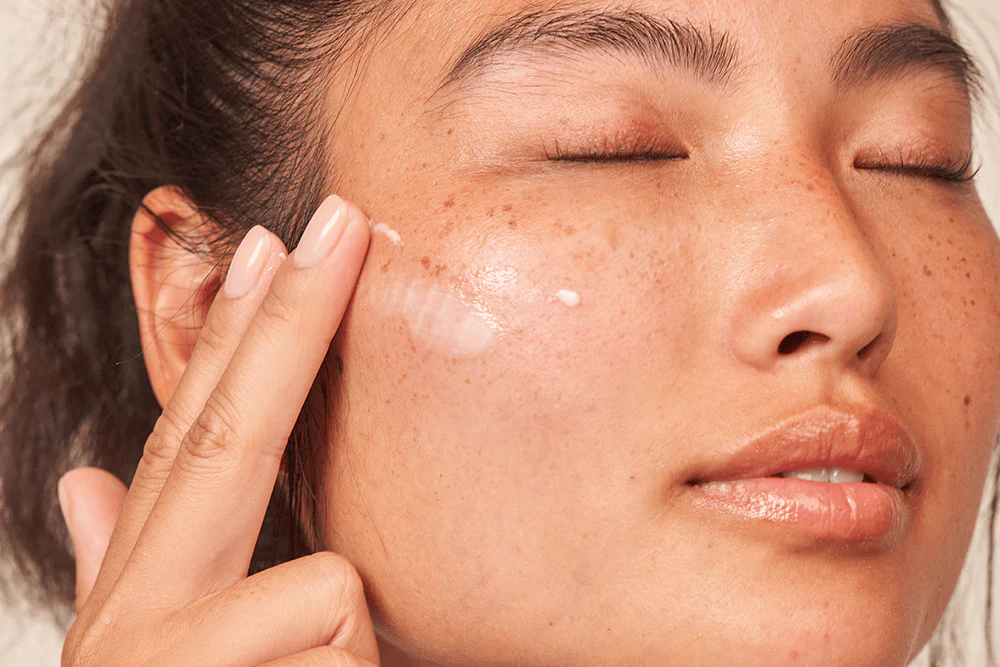 Can You Use Niacinamide with Vitamin C & How to Layer Them